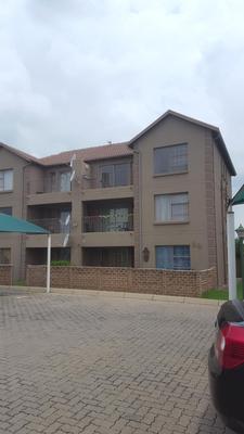 Apartment / Flat For Rent in Sonneveld, Brakpan